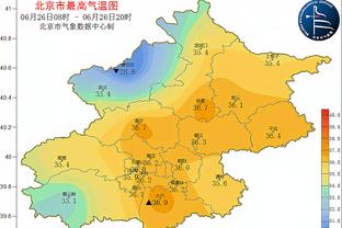 恩爱？凯尔西与泰勒-斯威夫特在巴哈马度假，二人水中拥吻